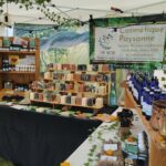 Stand de vente des produits bio de Bérangère IDIR et Marine RUFFIER sous la marque d'âme nature.